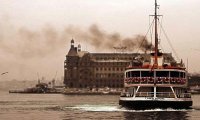 ship horn,seagull,wave,harbour ambiance